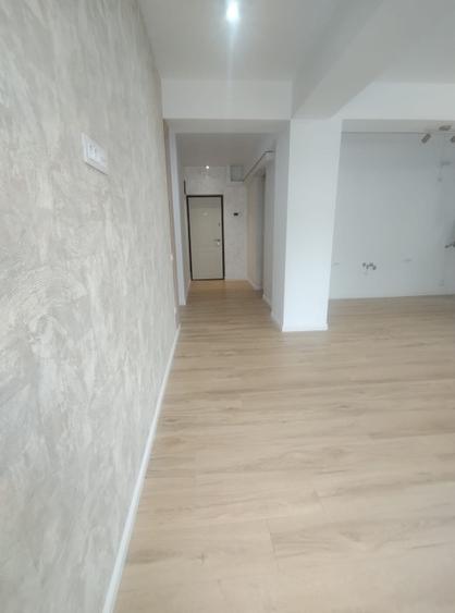 Apartament cu 3 camere decomandat în Malu Roșu