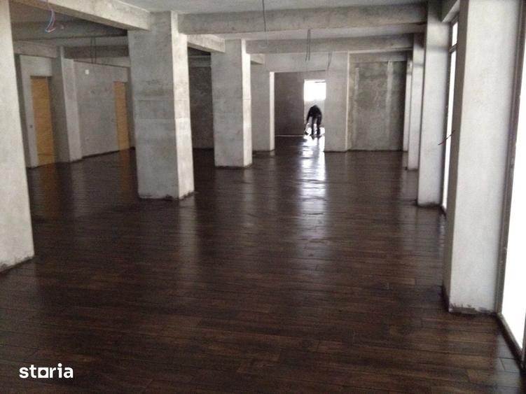 Spațiu comercial, de 1,500 mp, în Voineasa