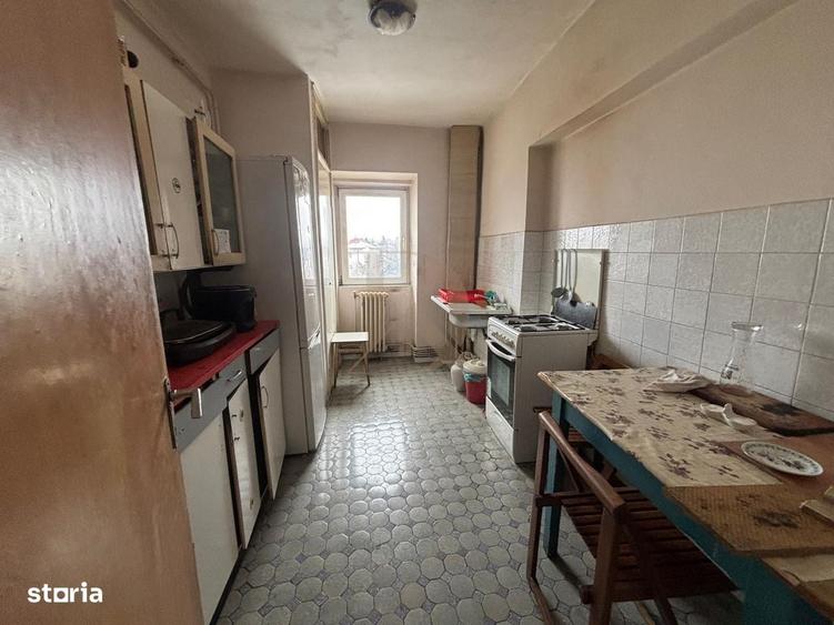 Apartament cu 3 camere decomandat, mobilat în Independenței