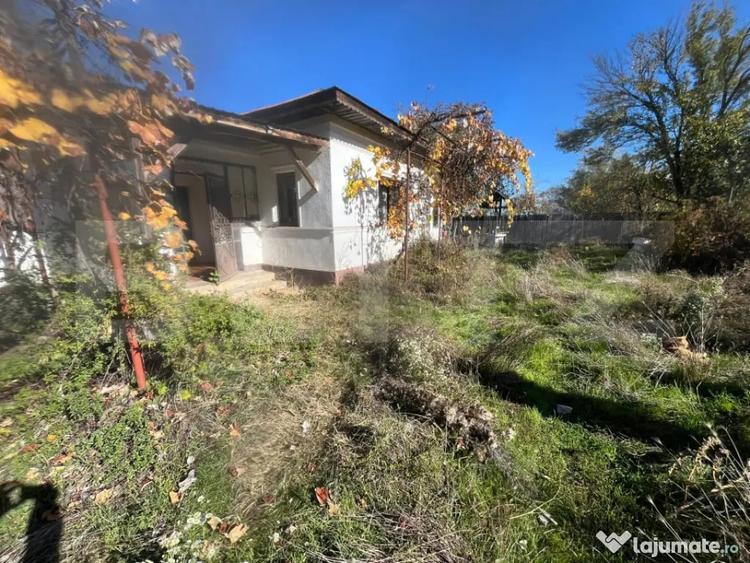 Casă cu 3 camere cu Teren 4500 Mp în Răcari