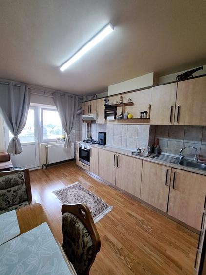 Apartament cu 3 camere decomandat în Micro 11