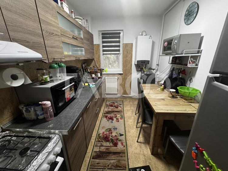 Apartament cu 3 camere semidecomandat, mobilat în Mihai Viteazul