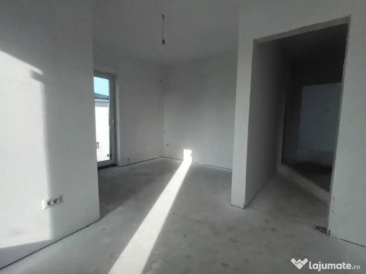 Casă cu 4 camere cu Teren 400 Mp în Central