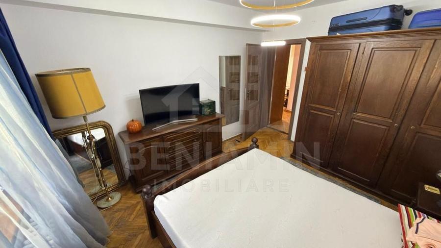 Apartament cu 3 camere decomandat în Calea București