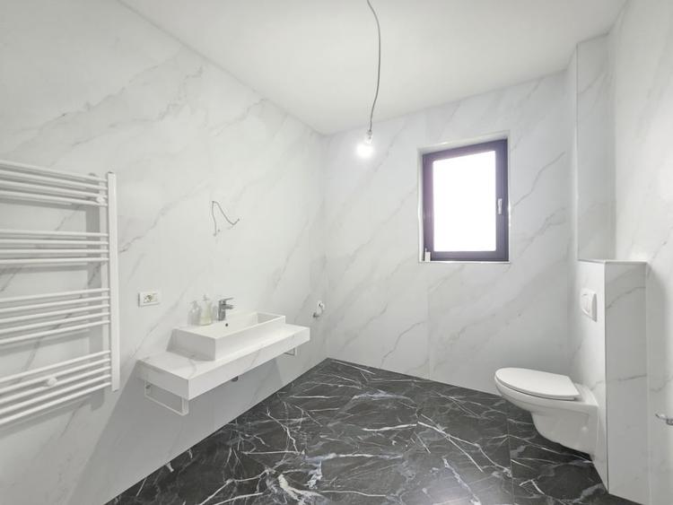 Casă individuală cu 4 camere cu Canalizare în Hălchiu