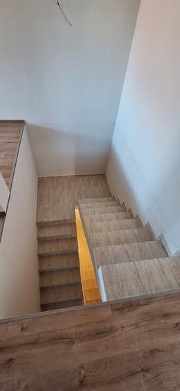 Duplex cu 5 camere cu Canalizare în Giarmata