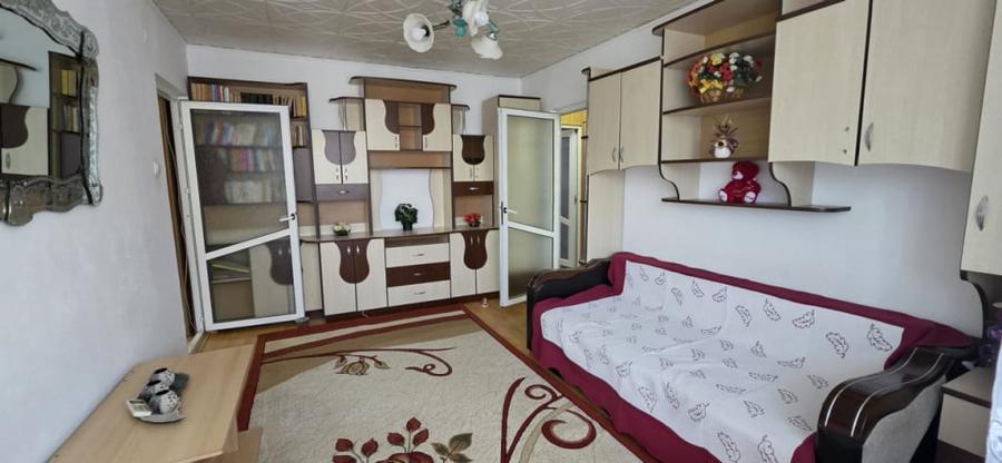 Apartament cu 2 camere semidecomandat în Păcii