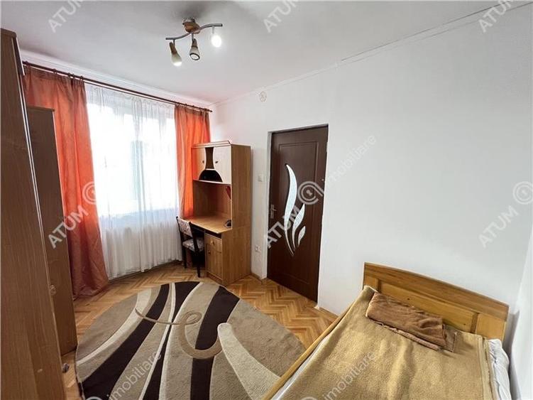 Apartament cu 2 camere nedecomandat, mobilat în Mihai Viteazul