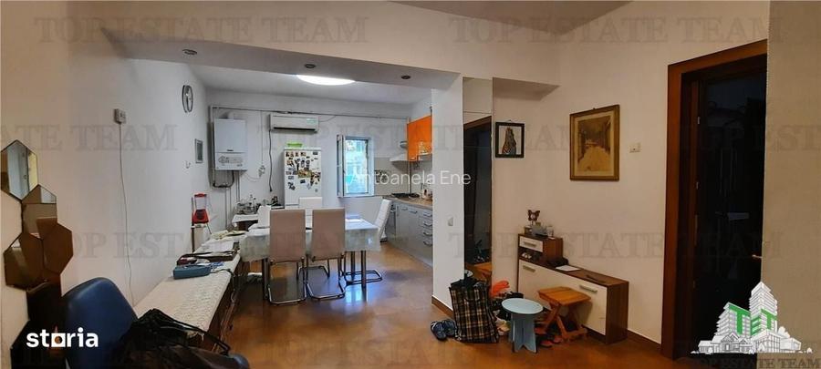 Vanzare apartament 3 camere in Vila Pajura