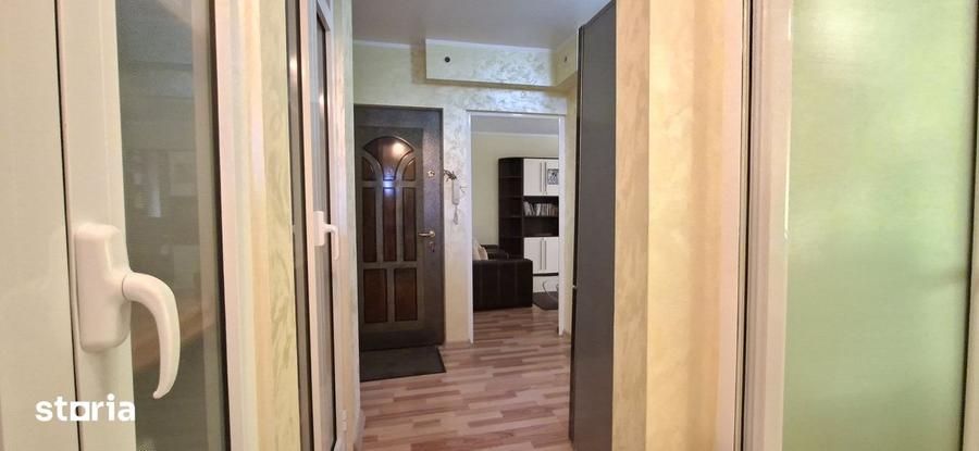 Apartament cu 2 camere decomandat în Micro 20