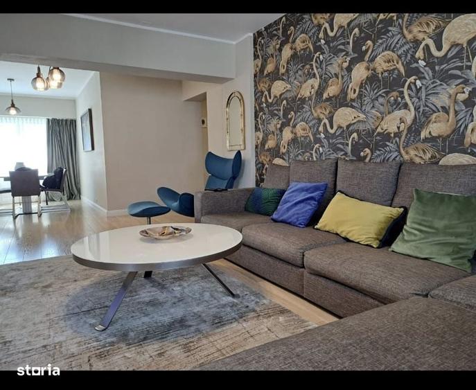 Apartament cu 4 camere în Victoriei