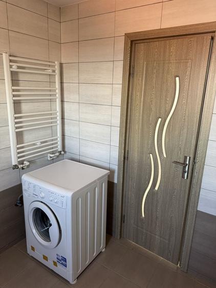 Apartament cu 3 camere decomandat în Florilor