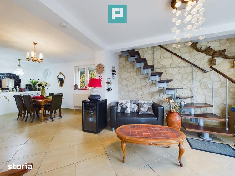 Casă cu 6 camere cu Teren 1810 Mp în Moneasa