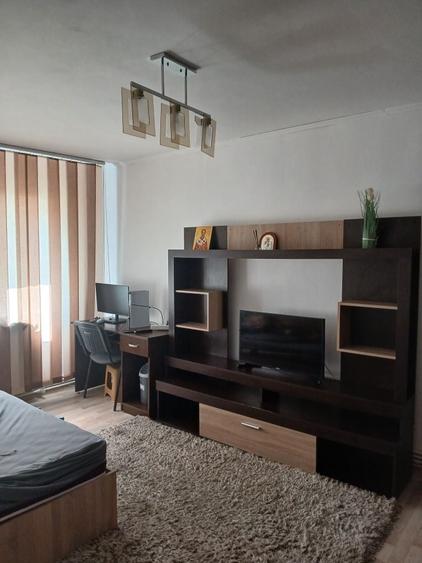 Apartament cu 2 camere decomandat în Jariștea