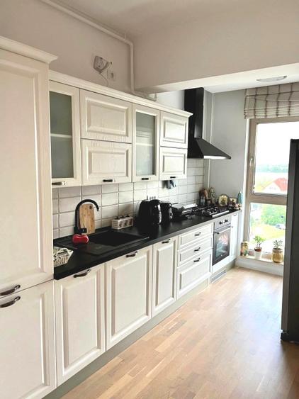 Apartament cu 3 camere semidecomandat, mobilat în Sisești