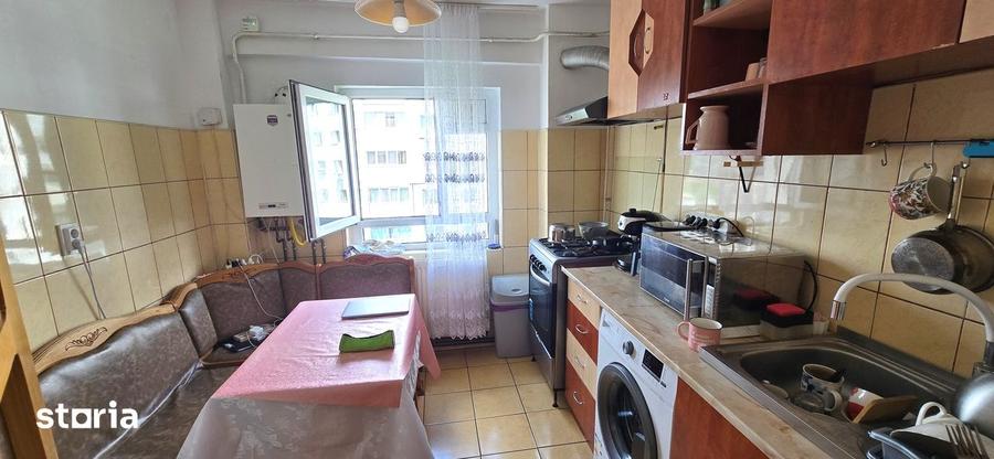 Apartament cu 3 camere decomandat în Mircea cel Bătrân