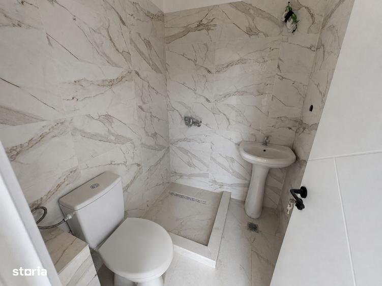 Casă cu 4 camere cu Teren 200 Mp în Central