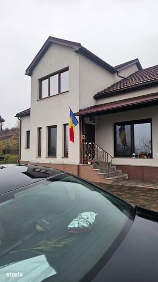 Casă cu 7 camere cu Teren 2870 Mp în Viișoara