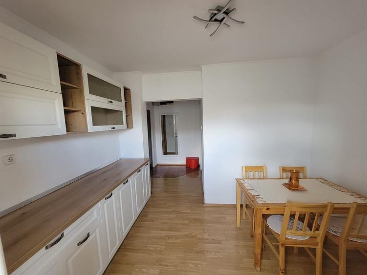 Apartament cu 3 camere decomandat în Nufărul