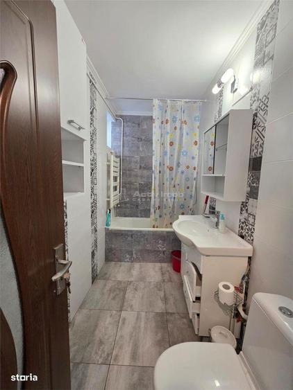 Apartament cu 3 camere decomandat, mobilat în Titan