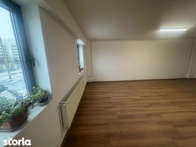 Spațiu comercial, de 200 mp, în Central