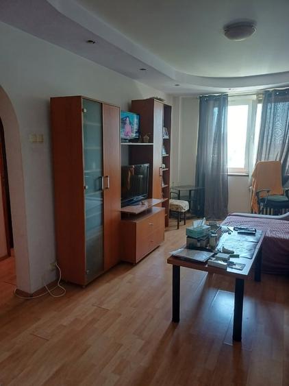Apartament cu 3 camere semidecomandat în Nicolae Grigorescu