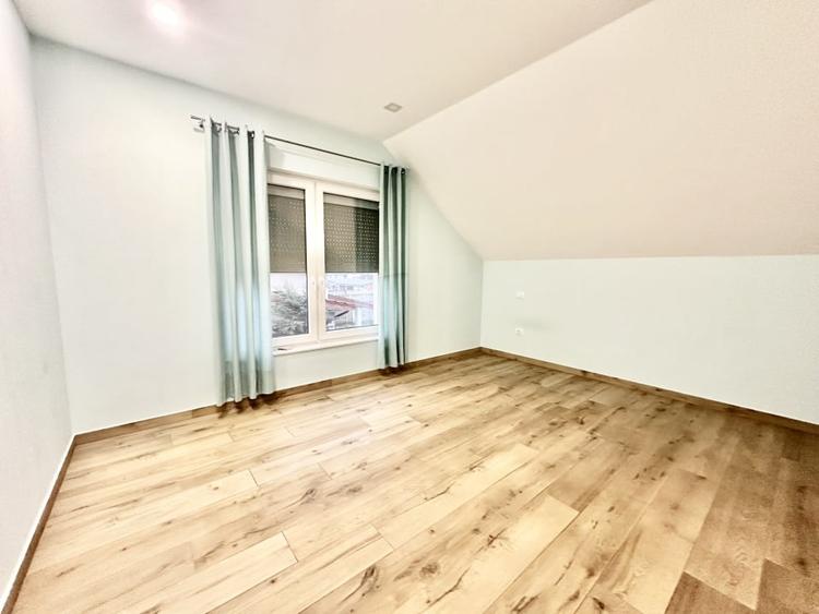 Duplex cu 5 camere cu Canalizare în Moșnița Veche
