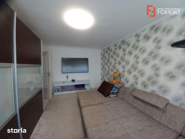 Apartament cu 4 camere semidecomandat, mobilat în Lipovei