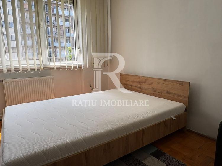 Apartament cu 3 camere decomandat, mobilat în Central