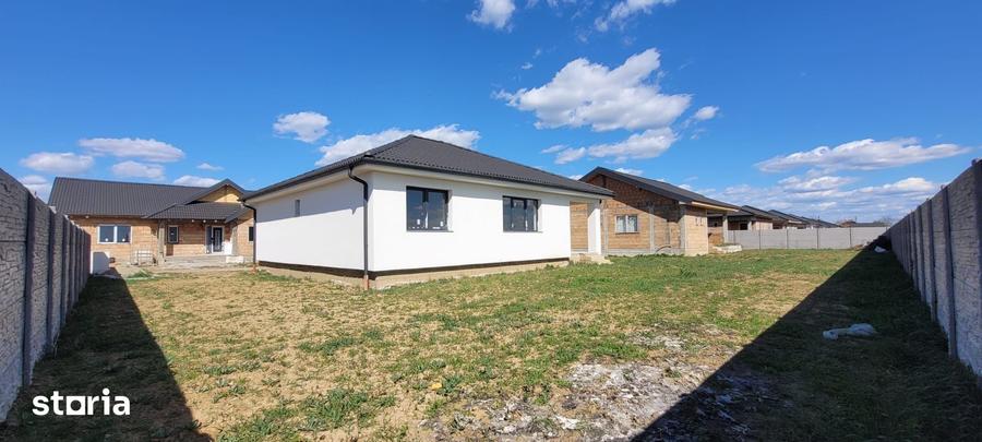 Casă cu 4 camere cu Teren 550 Mp în Lazuri