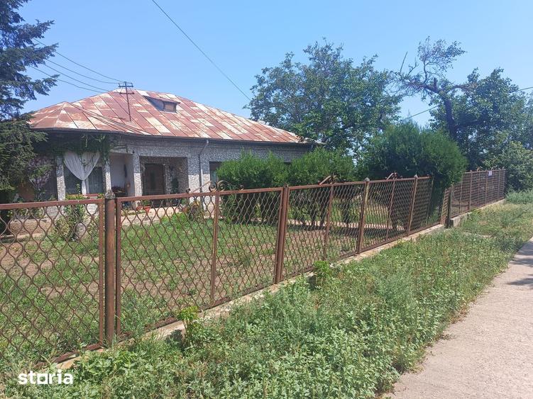 Casă cu 5 camere cu Teren 989 Mp în Bujoreni
