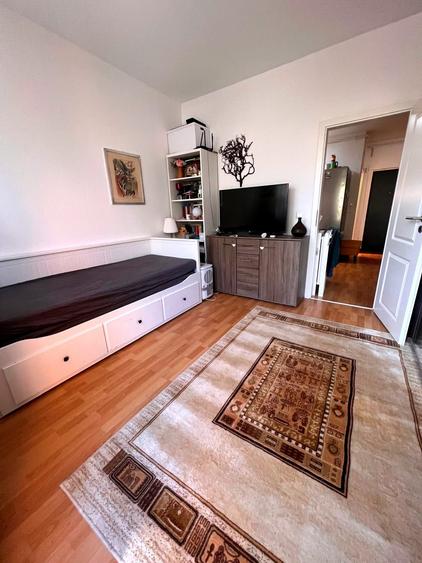Apartament cu 3 camere semidecomandat în Doamna Ghica