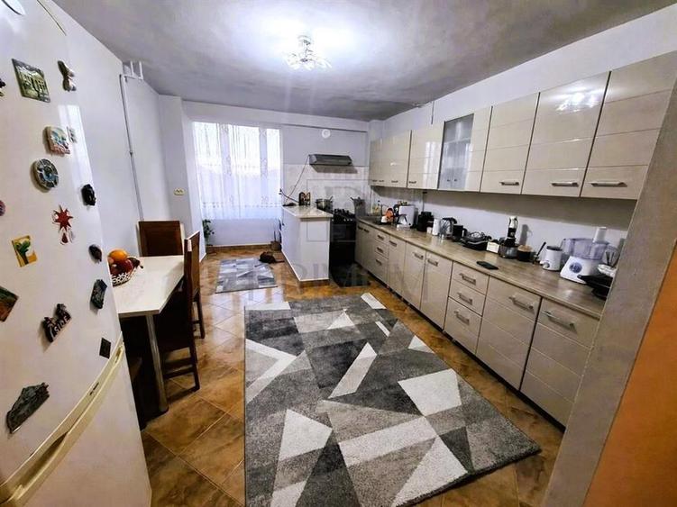 Apartament cu 4 camere decomandat în Mircea cel Bătrân