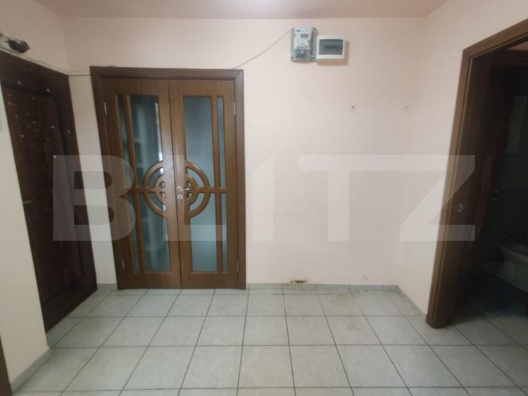 Apartament cu 3 camere semidecomandat în Rogerius