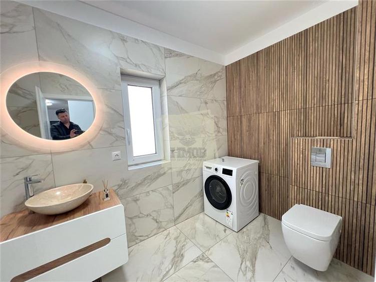 Apartament cu 3 camere semidecomandat în Exterior Est
