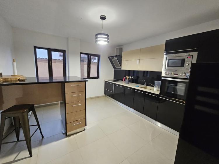 Casă individuală cu 5 camere cu Piscina în Cârcea