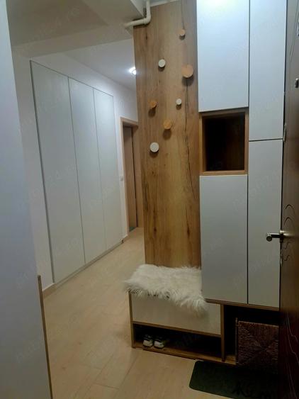 Apartament cu 3 camere decomandat în Tractorul