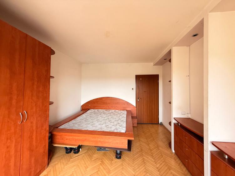 Apartament cu 3 camere decomandat în Spitalul Județean