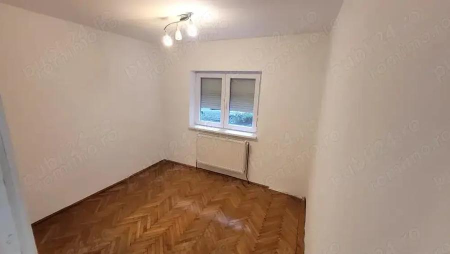 Apartament cu 3 camere decomandat în Aradului