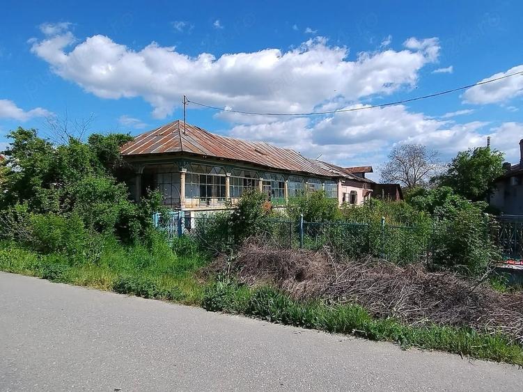 Casă cu Teren 2300 Mp în Tântava