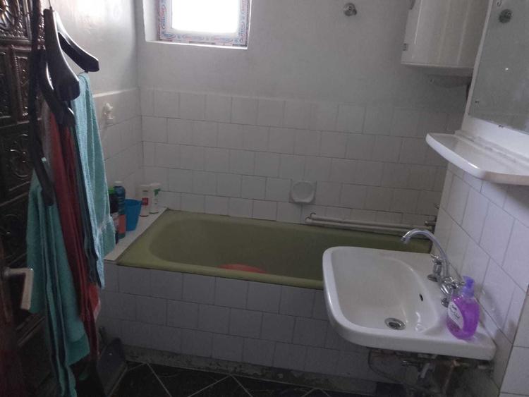 Apartament cu 2 camere decomandat în Curtișoara