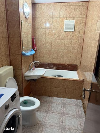 Apartament cu 3 camere decomandat în Astra