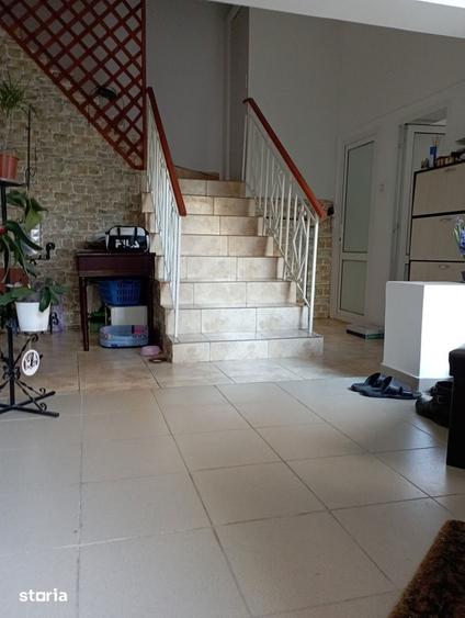 Casă cu 7 camere decomandat cu Teren 183 Mp în Faleza Nord