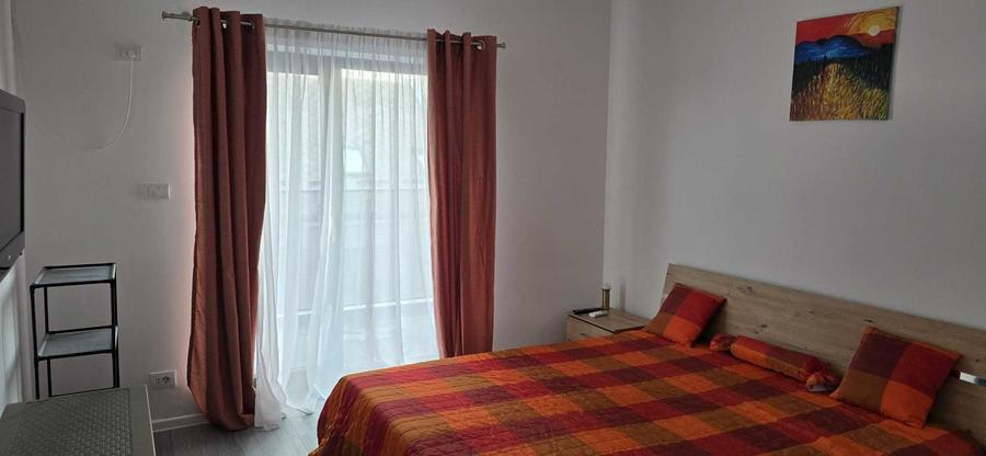 Apartament cu 3 camere decomandat în Boul Roșu