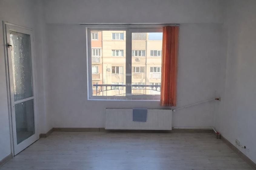 Apartament cu 3 camere decomandat în P-ța Muncii