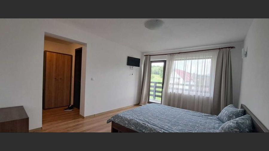 Casă cu 12 camere cu Teren 1300 Mp în Șimon
