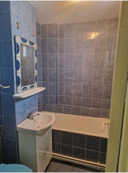 Apartament cu 3 camere decomandat în Exterior Vest