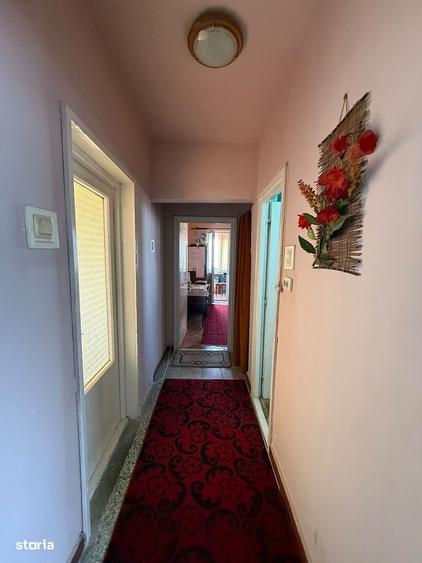 Apartament cu 3 camere decomandat în Girocului