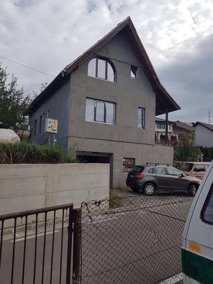 Casă cu 4 camere în Baciu
