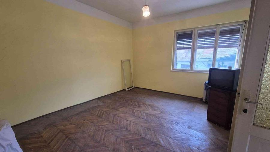 Casă cu 3 camere în Central